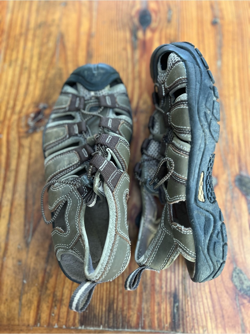 Skechers Brown Leather Closed Toe Sandals Women’s 7